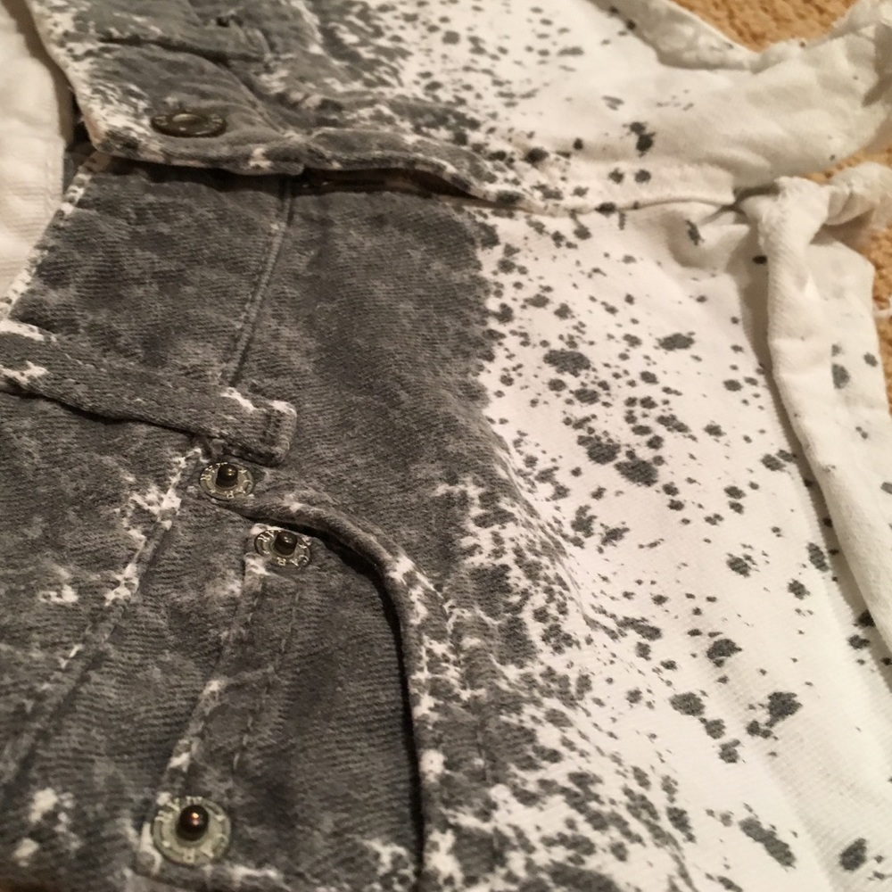 Cute CARMAR splattered jean shorts! - Picture 3 of 5
